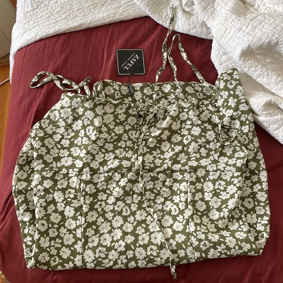 3/$20 ZAFUL Ditsy Print Slit Mini Cami Dress - Light
Green L - Picture 7 of 8